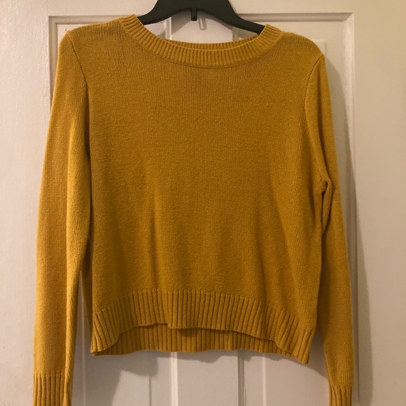 H&M Divided Yellow-Gold Cropped Sweater, size M, great condition, best offer - Picture 4 of 6
